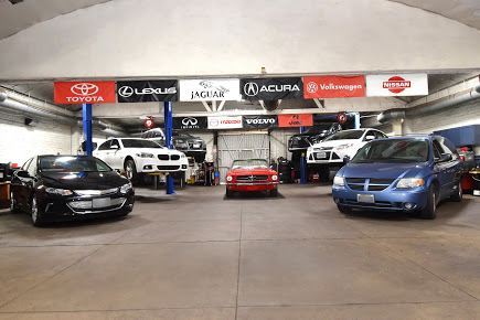 Image of cars parked in the auto body shop, Auto Aid Collision, Car Body Shop